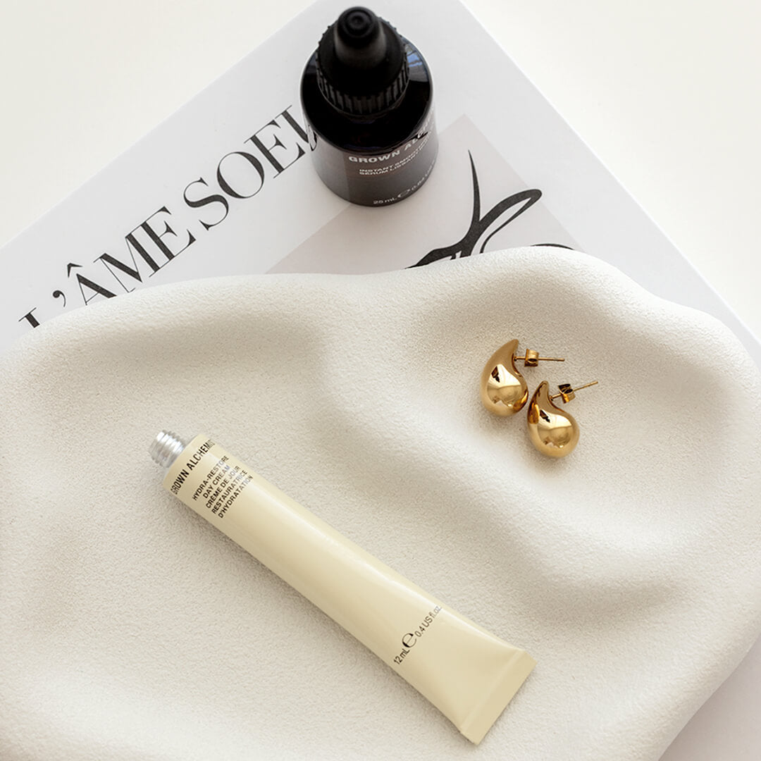 Willow Teardrop Stud Earrings - Gold